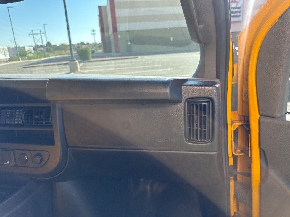Light Duty Box Truck-Light and Medium Duty Trucks-GMC-2022-Savana G33903-El Paso-TX-95,018\n\t\tmiles-$ 29,500 - Image 19