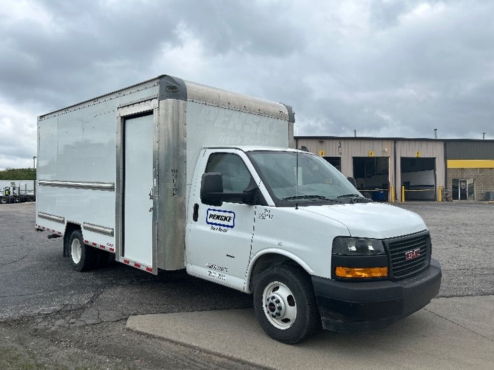 Light Duty Box Truck-Light and Medium Duty Trucks-GMC-2022-Savana G33903-Elkhart-IN-32,656\n\t\tmiles-$ 41,000 - Image 1