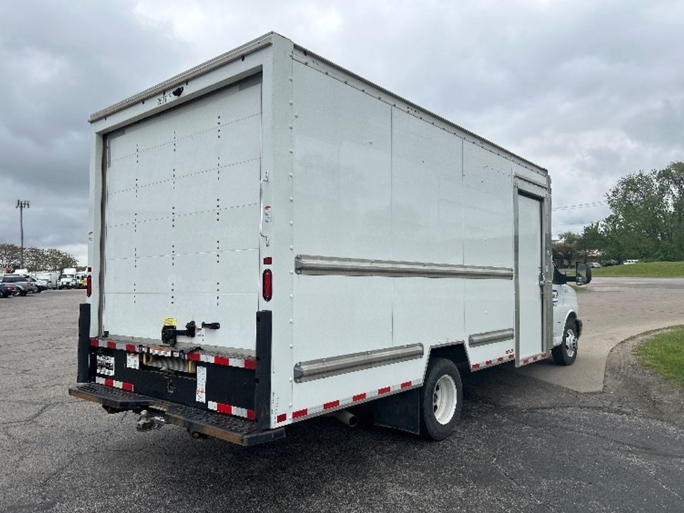 Light Duty Box Truck-Light and Medium Duty Trucks-GMC-2022-Savana G33903-Elkhart-IN-32,656\n\t\tmiles-$ 41,000 - Image 12