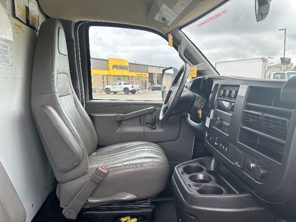 Light Duty Box Truck-Light and Medium Duty Trucks-GMC-2022-Savana G33903-Elkhart-IN-32,656\n\t\tmiles-$ 41,000 - Image 21