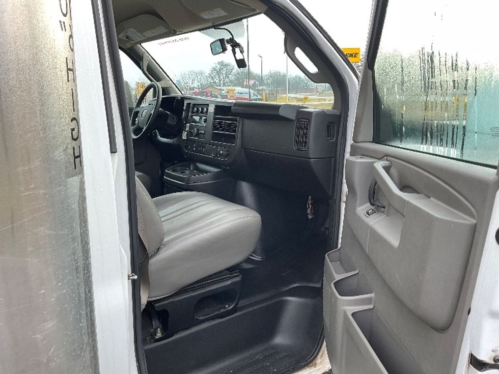 Light Duty Box Truck-Light and Medium Duty Trucks-GMC-2022-Savana G33903-Elkhart-IN-41,587\n\t\tmiles-$ 41,000 - Image 19