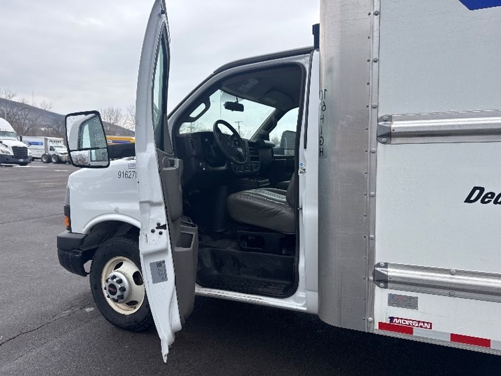 Light Duty Box Truck-Light and Medium Duty Trucks-GMC-2022-Savana G33903-Elmira-NY-80,599\n\t\tmiles-$ 34,750 - Image 16