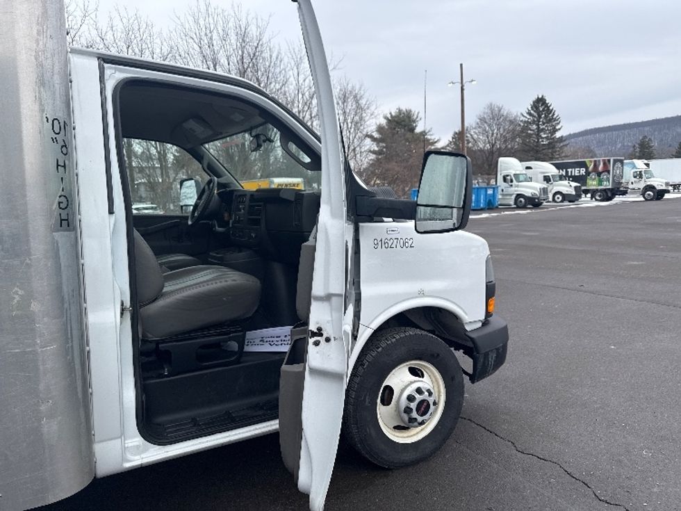 Light Duty Box Truck-Light and Medium Duty Trucks-GMC-2022-Savana G33903-Elmira-NY-80,599\n\t\tmiles-$ 34,750 - Image 19