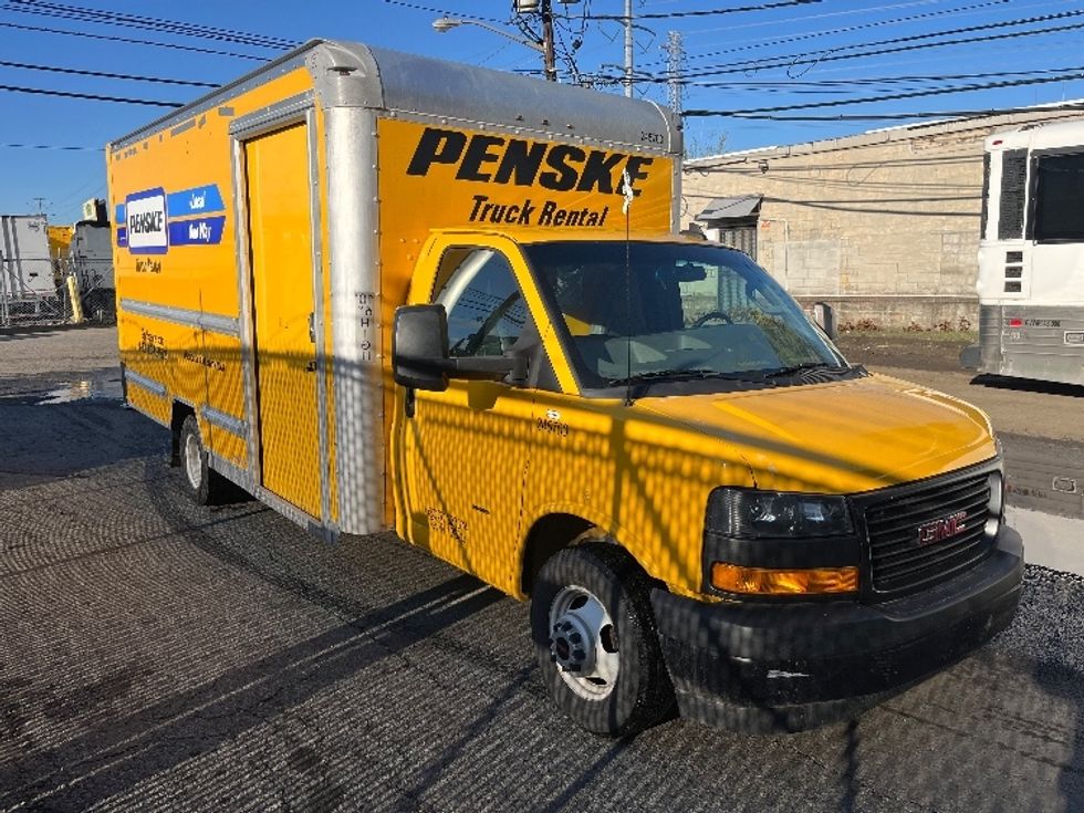 Light Duty Box Truck-Light and Medium Duty Trucks-GMC-2022-Savana G33903-Elmsford-NY-42,906\n\t\tmiles-$ 36,250 - Image 1