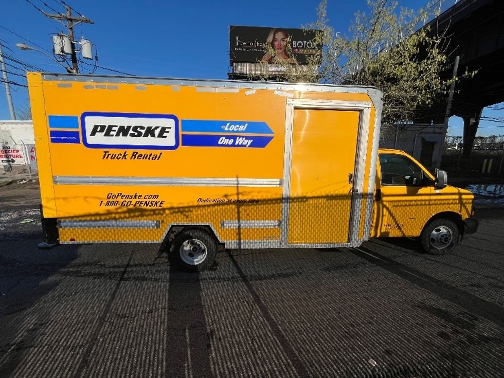 Light Duty Box Truck-Light and Medium Duty Trucks-GMC-2022-Savana G33903-Elmsford-NY-42,906\n\t\tmiles-$ 36,250 - Image 12