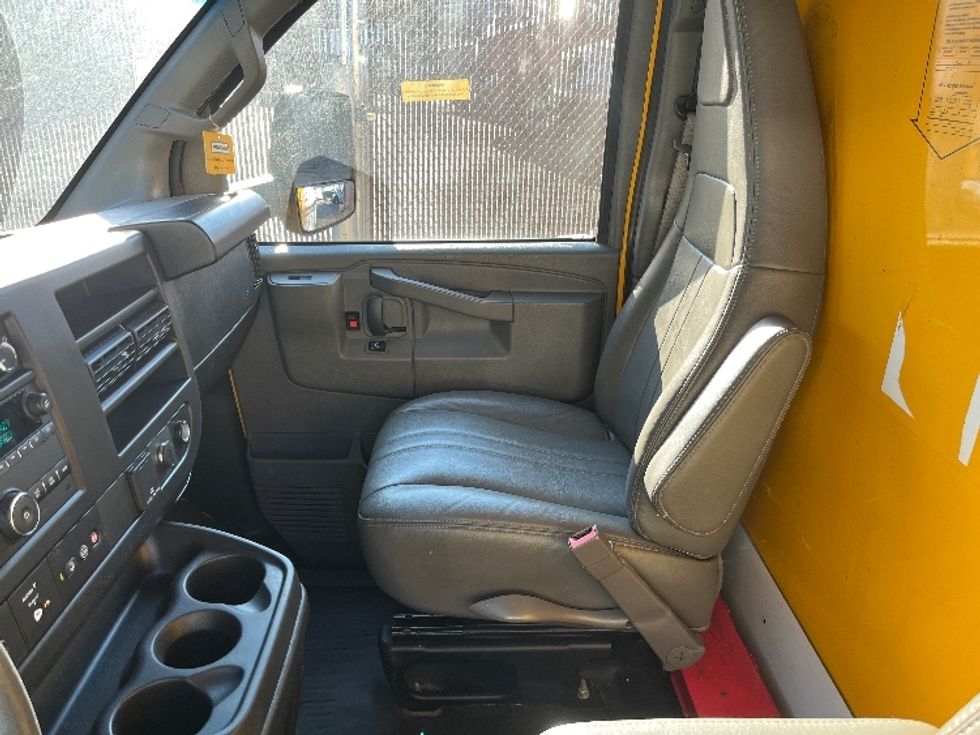 Light Duty Box Truck-Light and Medium Duty Trucks-GMC-2022-Savana G33903-Elmsford-NY-42,906\n\t\tmiles-$ 36,250 - Image 16