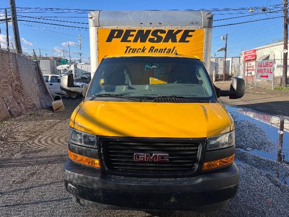 Light Duty Box Truck-Light and Medium Duty Trucks-GMC-2022-Savana G33903-Elmsford-NY-42,906\n\t\tmiles-$ 36,250 - Image 2