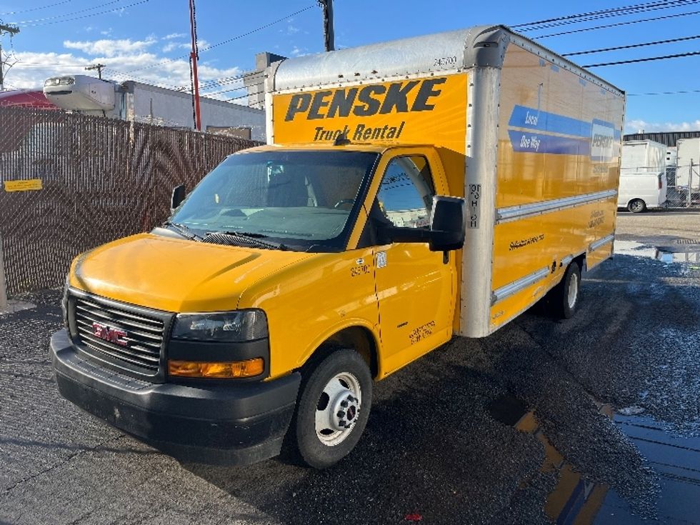 Light Duty Box Truck-Light and Medium Duty Trucks-GMC-2022-Savana G33903-Elmsford-NY-42,906\n\t\tmiles-$ 36,250 - Image 3