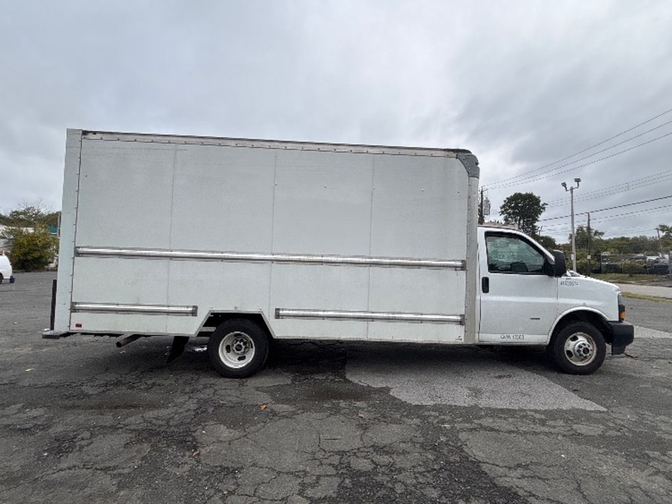 Light Duty Box Truck-Light and Medium Duty Trucks-GMC-2022-Savana G33903-Elmsford-NY-57,916\n\t\tmiles-$ 35,500 - Image 15