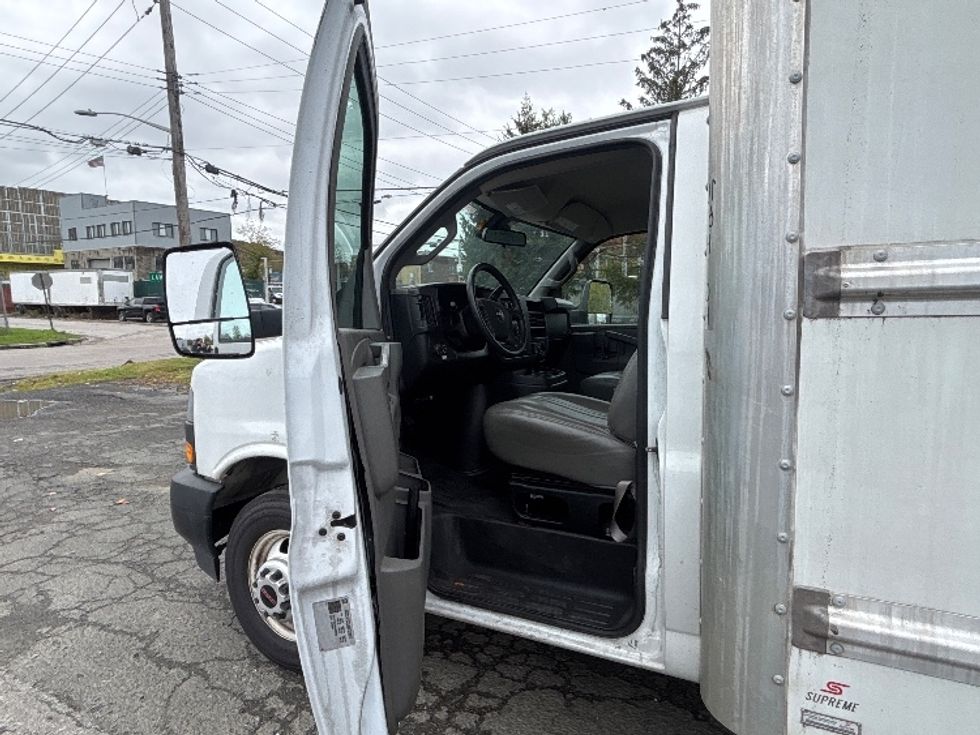 Light Duty Box Truck-Light and Medium Duty Trucks-GMC-2022-Savana G33903-Elmsford-NY-57,916\n\t\tmiles-$ 35,500 - Image 16