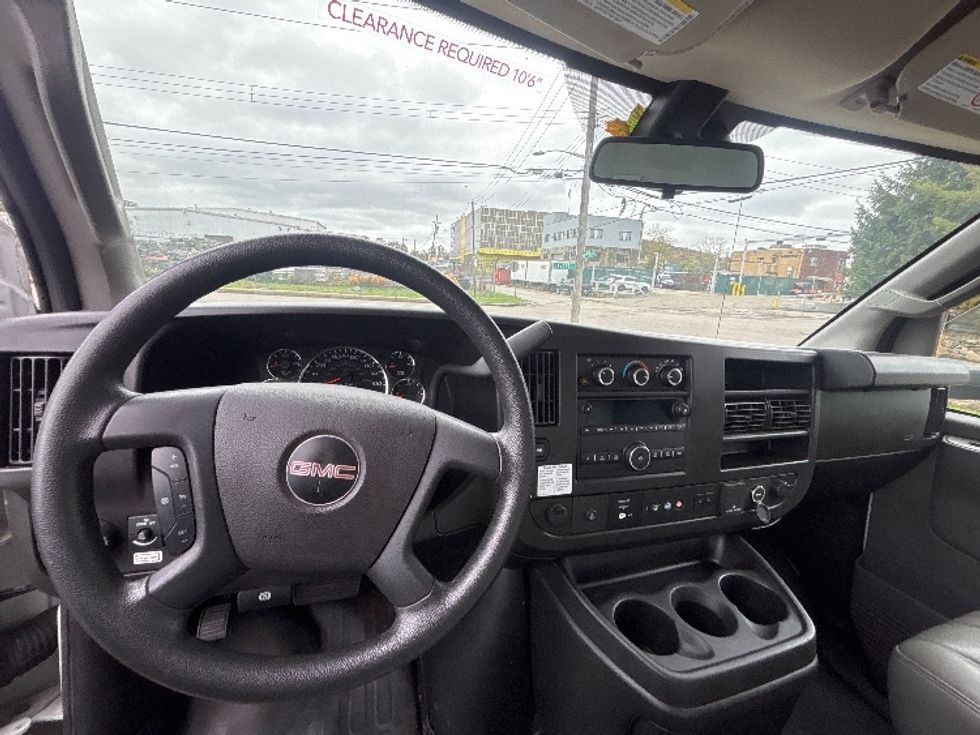 Light Duty Box Truck-Light and Medium Duty Trucks-GMC-2022-Savana G33903-Elmsford-NY-57,916\n\t\tmiles-$ 35,500 - Image 18