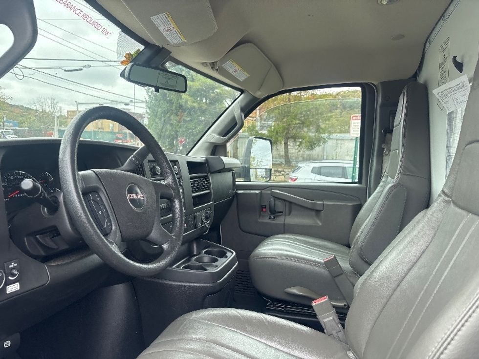 Light Duty Box Truck-Light and Medium Duty Trucks-GMC-2022-Savana G33903-Elmsford-NY-57,916\n\t\tmiles-$ 35,500 - Image 19