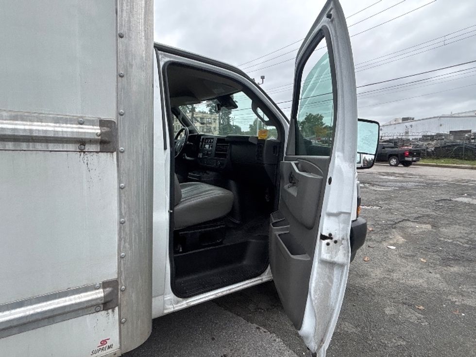 Light Duty Box Truck-Light and Medium Duty Trucks-GMC-2022-Savana G33903-Elmsford-NY-57,916\n\t\tmiles-$ 35,500 - Image 20