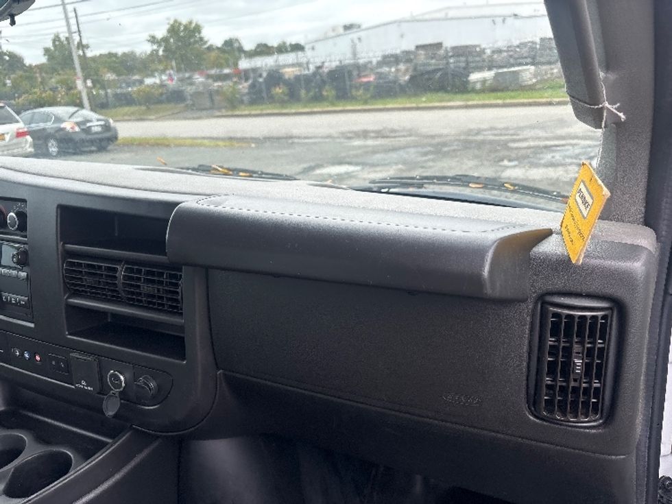 Light Duty Box Truck-Light and Medium Duty Trucks-GMC-2022-Savana G33903-Elmsford-NY-57,916\n\t\tmiles-$ 35,500 - Image 21