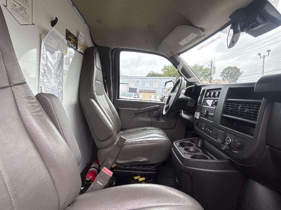 Light Duty Box Truck-Light and Medium Duty Trucks-GMC-2022-Savana G33903-Elmsford-NY-57,916\n\t\tmiles-$ 35,500 - Image 22