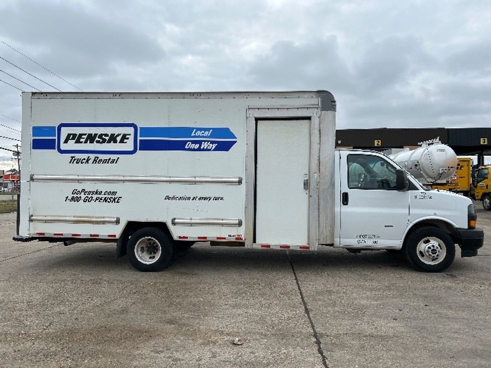 Light Duty Box Truck-Light and Medium Duty Trucks-GMC-2022-Savana G33903-Essex Junction-VT-69,656\n\t\tmiles-$ 41,000 - Image 14