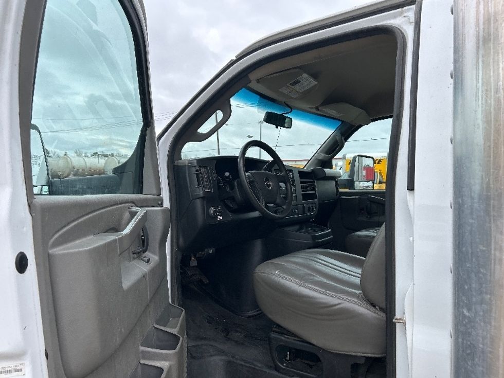 Light Duty Box Truck-Light and Medium Duty Trucks-GMC-2022-Savana G33903-Essex Junction-VT-69,656\n\t\tmiles-$ 41,000 - Image 15