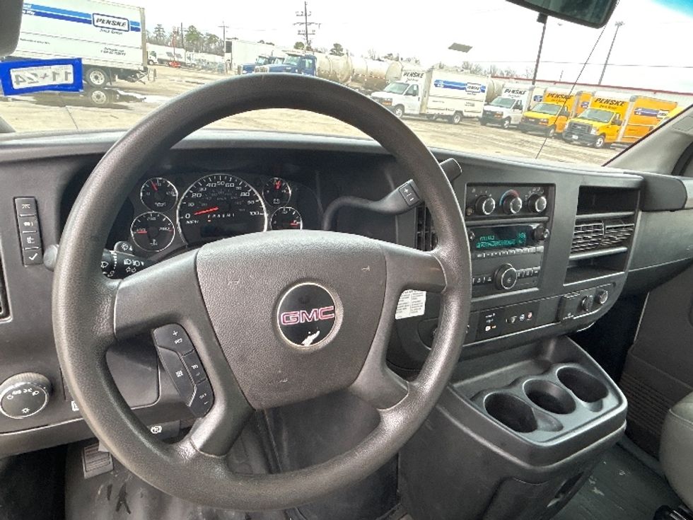 Light Duty Box Truck-Light and Medium Duty Trucks-GMC-2022-Savana G33903-Essex Junction-VT-69,656\n\t\tmiles-$ 41,000 - Image 16
