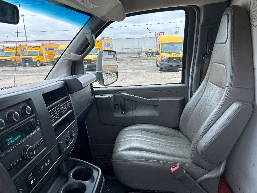 Light Duty Box Truck-Light and Medium Duty Trucks-GMC-2022-Savana G33903-Essex Junction-VT-69,656\n\t\tmiles-$ 41,000 - Image 18