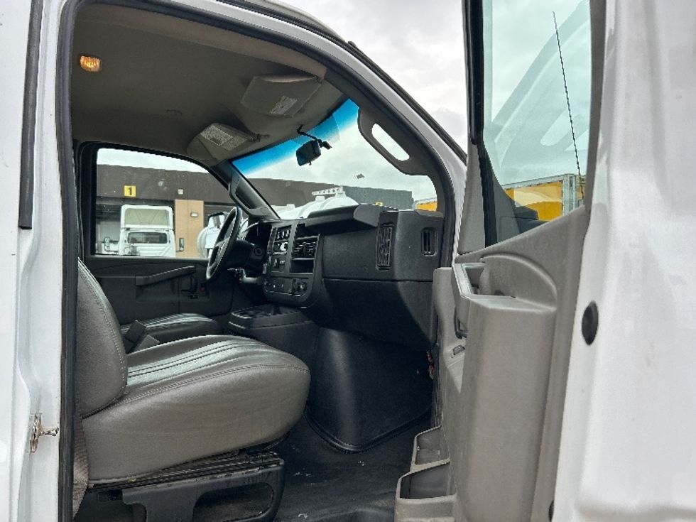 Light Duty Box Truck-Light and Medium Duty Trucks-GMC-2022-Savana G33903-Essex Junction-VT-69,656\n\t\tmiles-$ 41,000 - Image 19