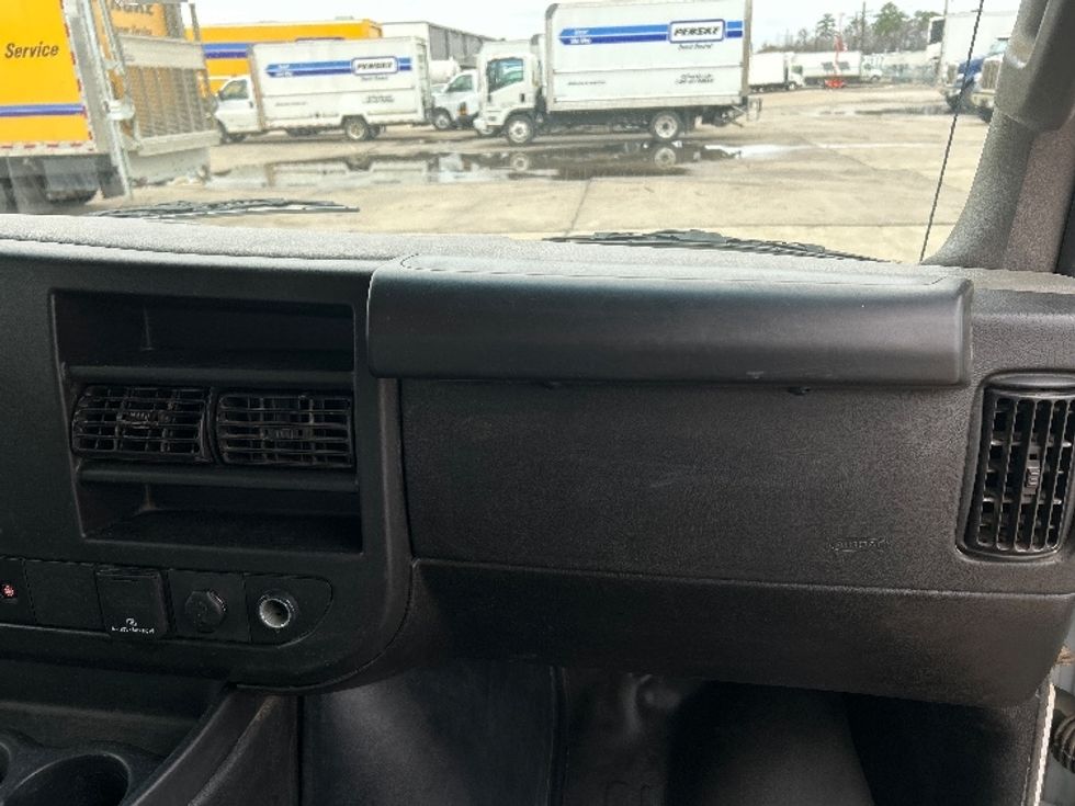 Light Duty Box Truck-Light and Medium Duty Trucks-GMC-2022-Savana G33903-Essex Junction-VT-69,656\n\t\tmiles-$ 41,000 - Image 20