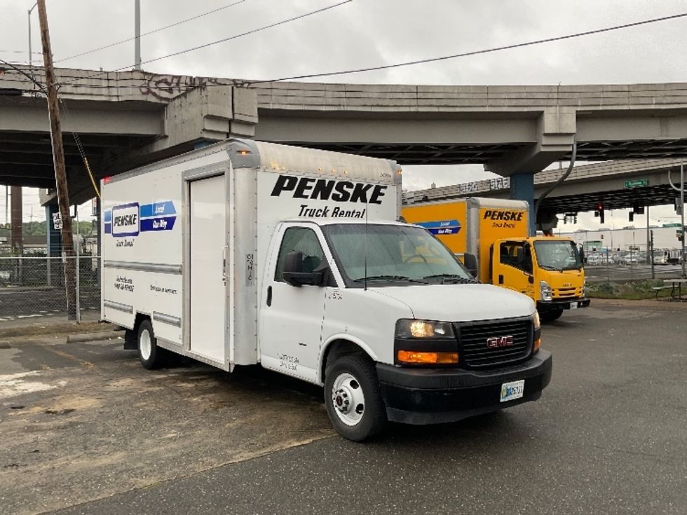 Light Duty Box Truck-Light and Medium Duty Trucks-GMC-2022-Savana G33903-Everett-WA-23,040\n\t\tmiles-$ 37,750 - Image 1