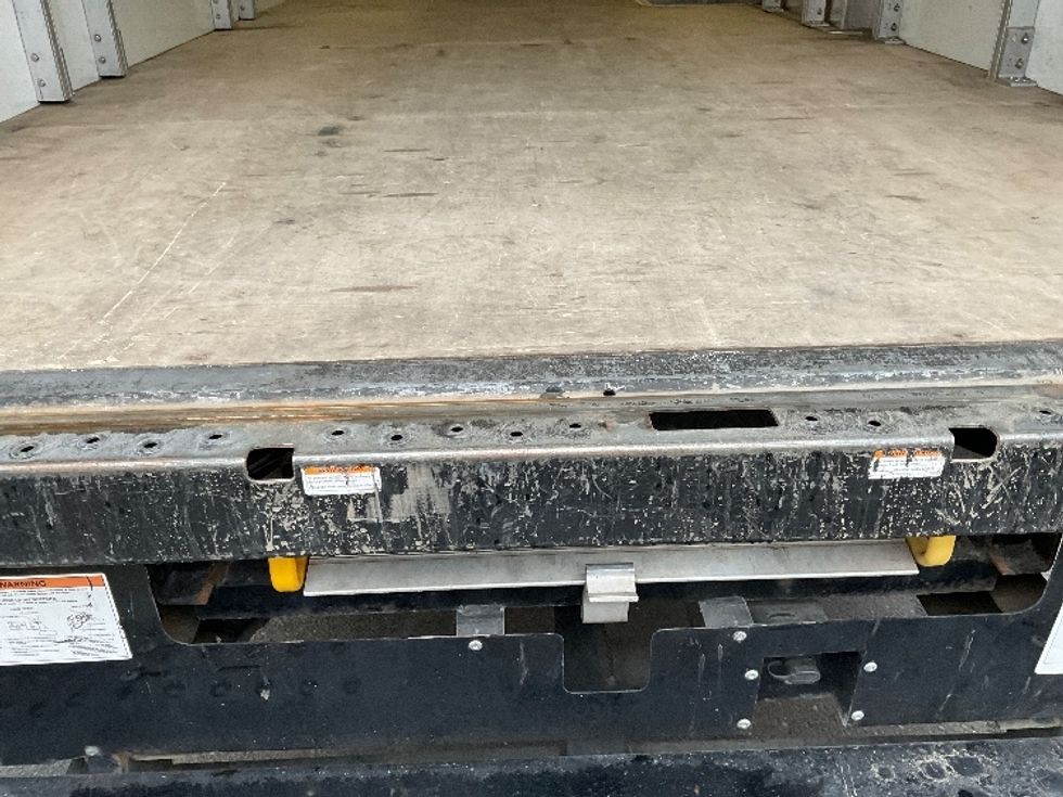 Light Duty Box Truck-Light and Medium Duty Trucks-GMC-2022-Savana G33903-Everett-WA-23,040\n\t\tmiles-$ 37,750 - Image 10