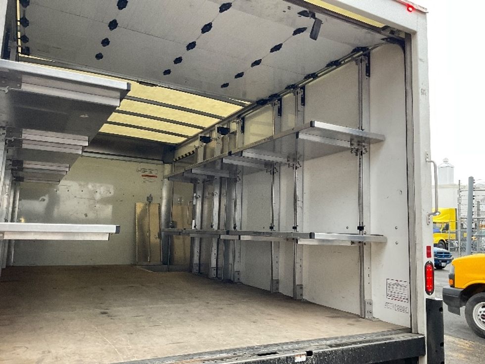 Light Duty Box Truck-Light and Medium Duty Trucks-GMC-2022-Savana G33903-Everett-WA-23,040\n\t\tmiles-$ 37,750 - Image 12