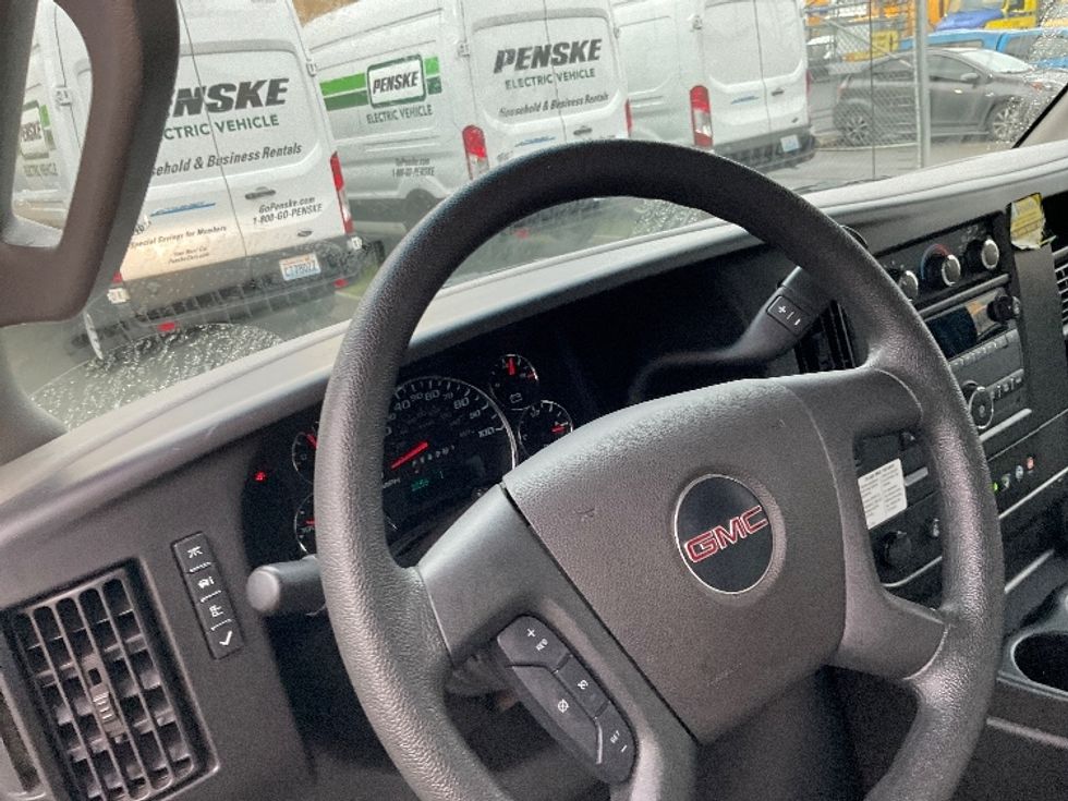 Light Duty Box Truck-Light and Medium Duty Trucks-GMC-2022-Savana G33903-Everett-WA-23,040\n\t\tmiles-$ 37,750 - Image 17