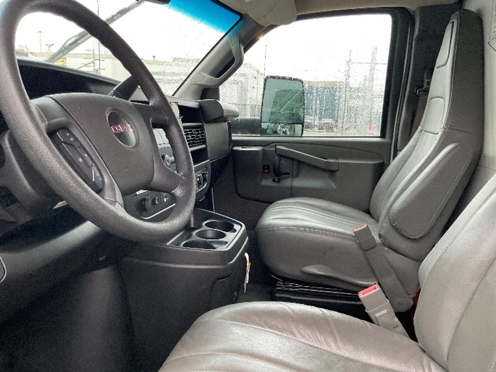 Light Duty Box Truck-Light and Medium Duty Trucks-GMC-2022-Savana G33903-Everett-WA-23,040\n\t\tmiles-$ 37,750 - Image 19