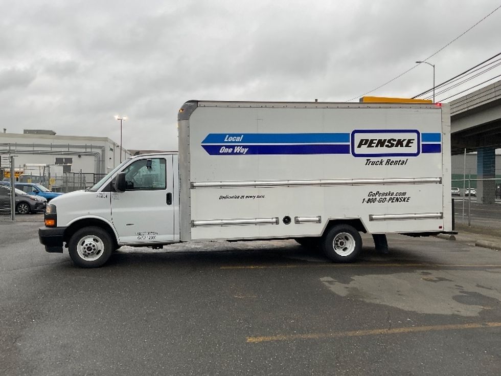Light Duty Box Truck-Light and Medium Duty Trucks-GMC-2022-Savana G33903-Everett-WA-23,040\n\t\tmiles-$ 37,750 - Image 4