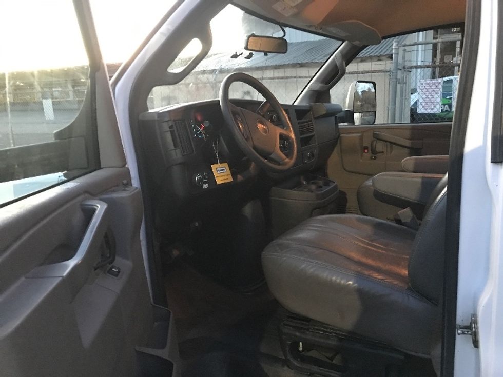 2022 Gmc Savana 3500 Cutaway photo 13