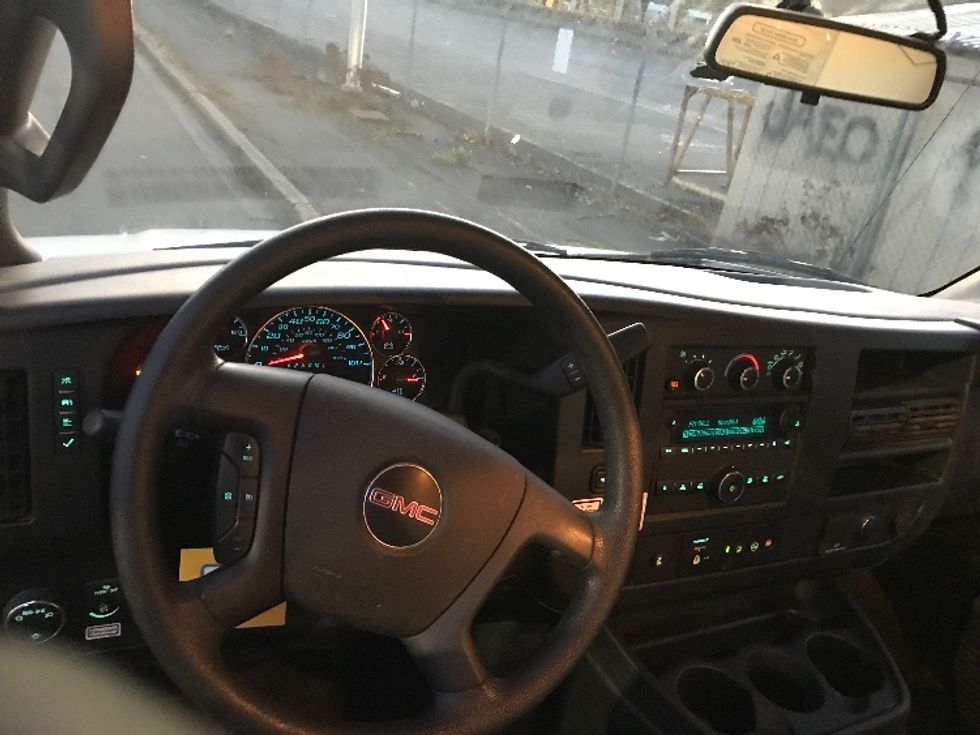 2022 Gmc Savana 3500 Cutaway photo 14