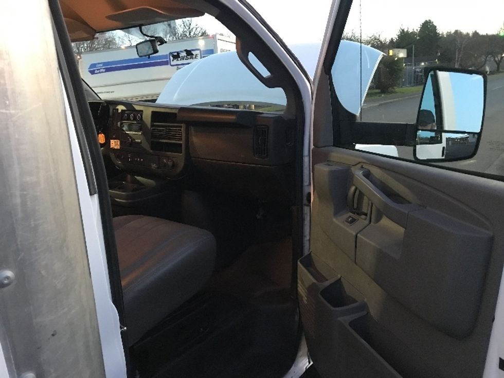 2022 Gmc Savana 3500 Cutaway photo 17