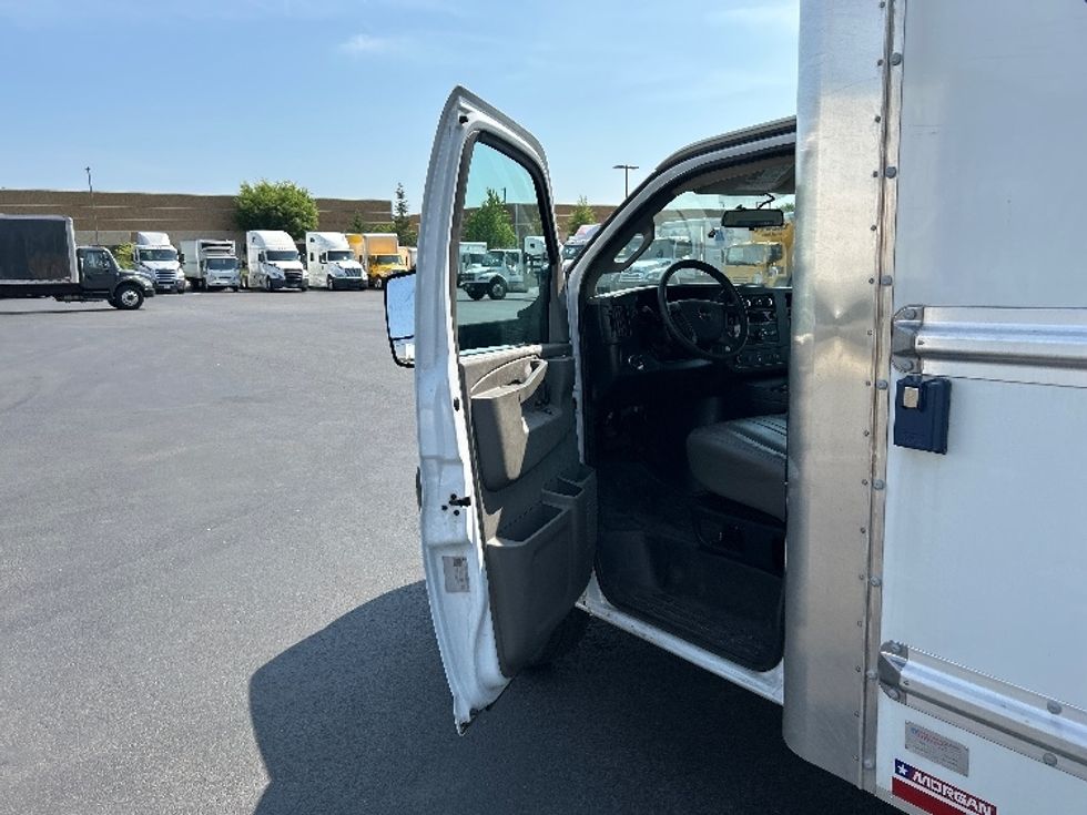 Light Duty Box Truck-Light and Medium Duty Trucks-GMC-2022-Savana G33903-Fairfax-VA-22,095\n\t\tmiles-$ 42,250 - Image 16