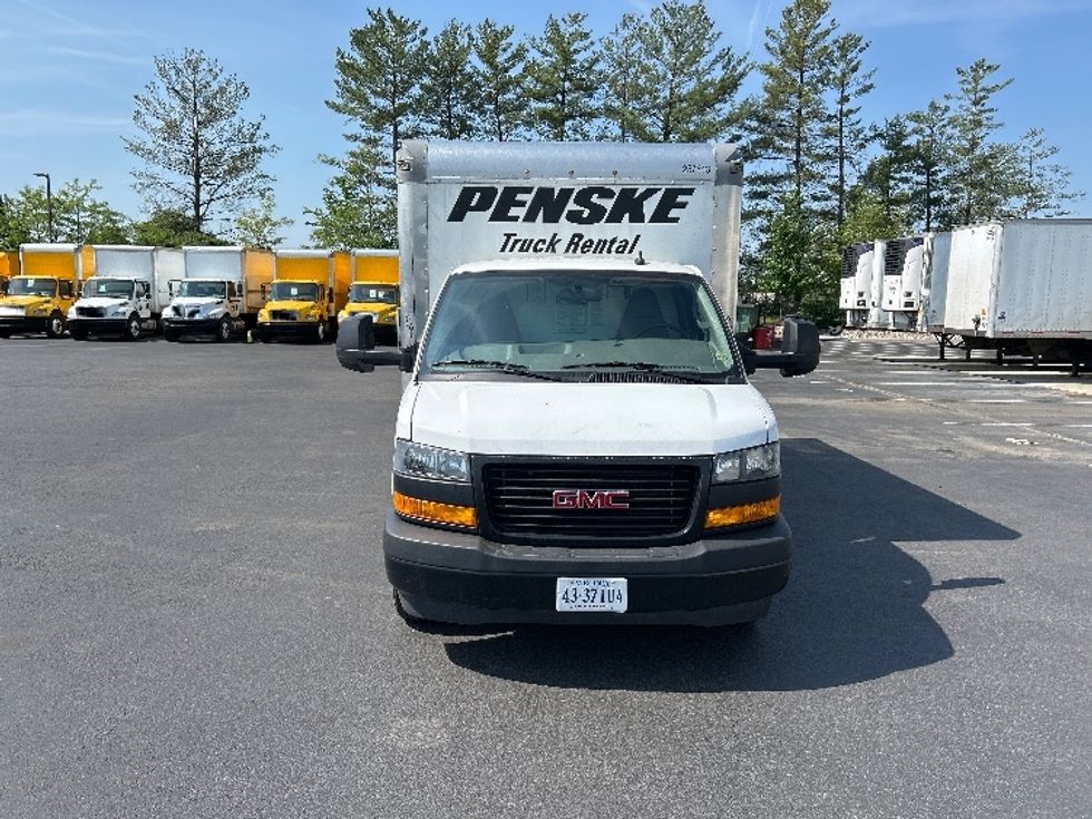 Light Duty Box Truck-Light and Medium Duty Trucks-GMC-2022-Savana G33903-Fairfax-VA-22,095\n\t\tmiles-$ 42,250 - Image 2
