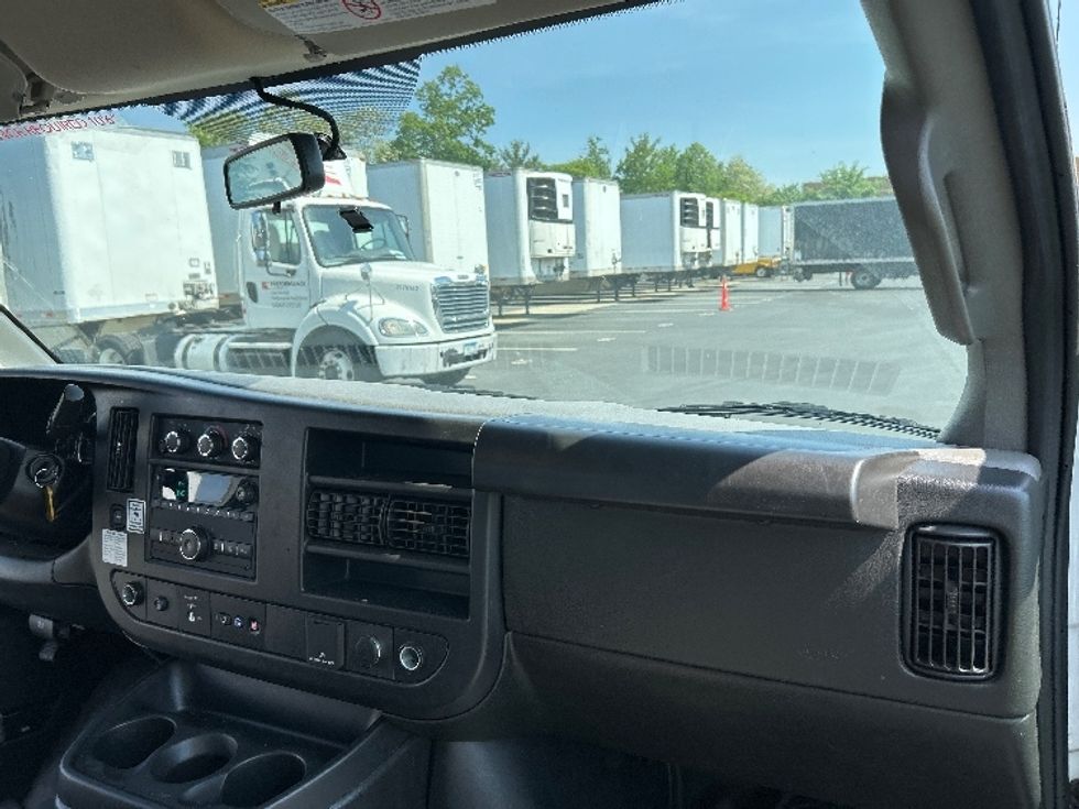 Light Duty Box Truck-Light and Medium Duty Trucks-GMC-2022-Savana G33903-Fairfax-VA-22,095\n\t\tmiles-$ 42,250 - Image 21