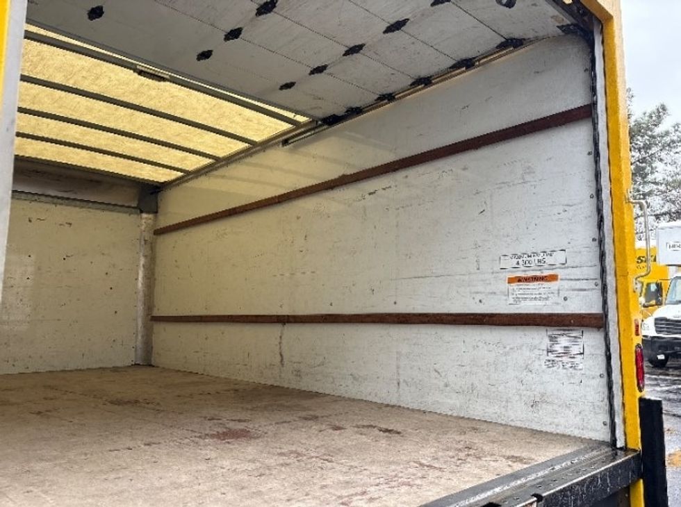 Light Duty Box Truck-Light and Medium Duty Trucks-GMC-2022-Savana G33903-Florence-SC-93,391\n\t\tmiles-$ 31,000 - Image 11