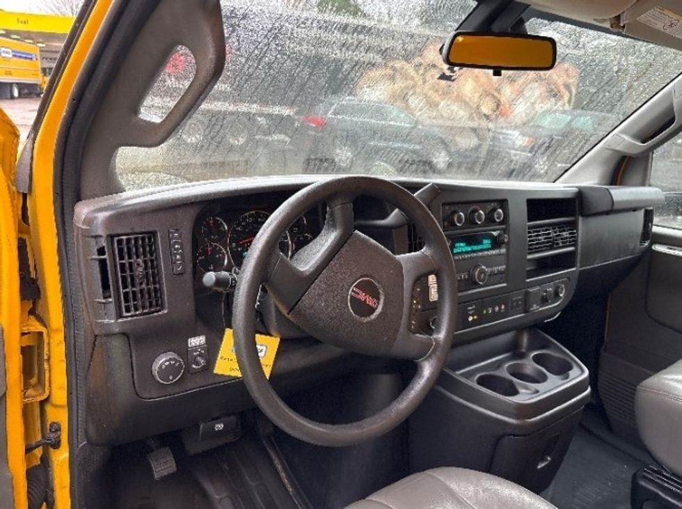 Light Duty Box Truck-Light and Medium Duty Trucks-GMC-2022-Savana G33903-Florence-SC-93,391\n\t\tmiles-$ 31,000 - Image 14