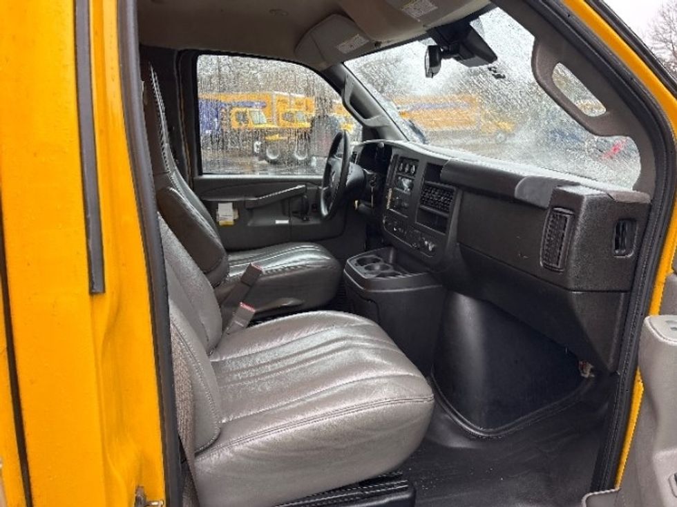 Light Duty Box Truck-Light and Medium Duty Trucks-GMC-2022-Savana G33903-Florence-SC-93,391\n\t\tmiles-$ 31,000 - Image 19