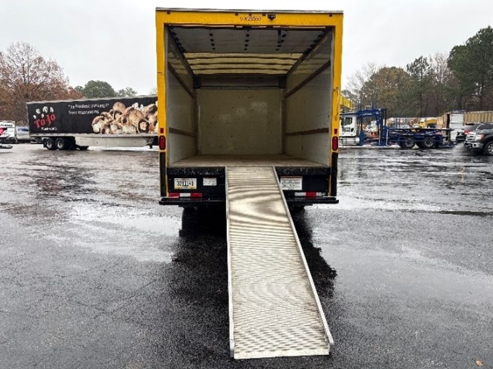 Light Duty Box Truck-Light and Medium Duty Trucks-GMC-2022-Savana G33903-Florence-SC-93,391\n\t\tmiles-$ 31,000 - Image 8