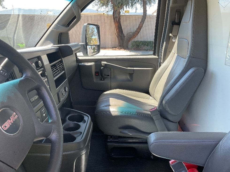 Light Duty Box Truck-Light and Medium Duty Trucks-GMC-2022-Savana G33903-Fontana-CA-101,906\n\t\tmiles-$ 32,500 - Image 19