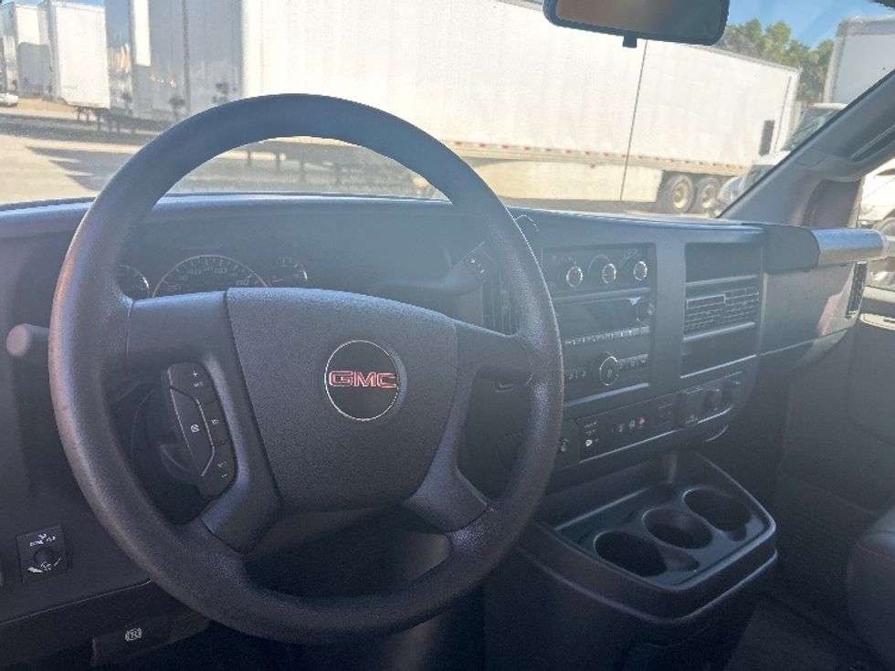 Light Duty Box Truck-Light and Medium Duty Trucks-GMC-2022-Savana G33903-Fontana-CA-104,635\n\t\tmiles-$ 28,250 - Image 17