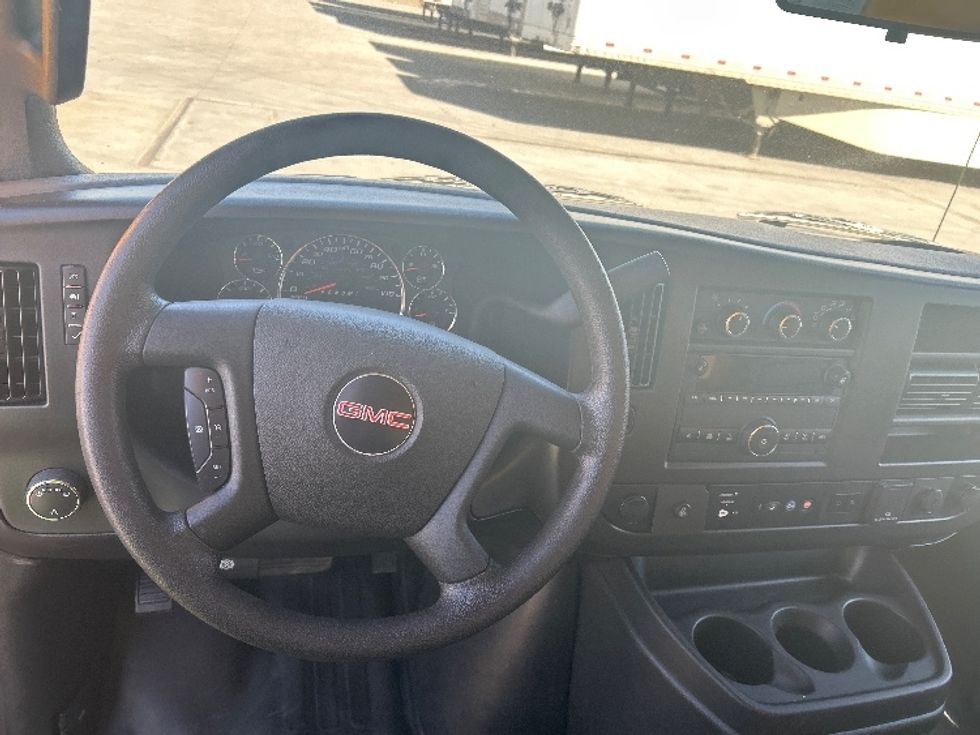 Light Duty Box Truck-Light and Medium Duty Trucks-GMC-2022-Savana G33903-Fontana-CA-104,635\n\t\tmiles-$ 28,250 - Image 18