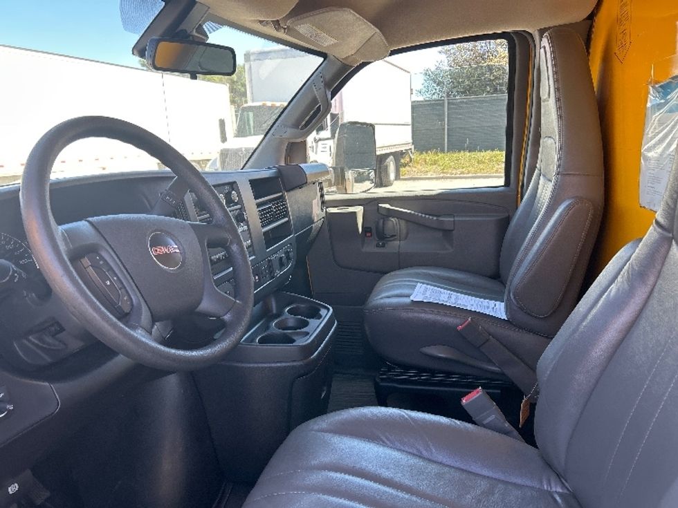 Light Duty Box Truck-Light and Medium Duty Trucks-GMC-2022-Savana G33903-Fontana-CA-104,635\n\t\tmiles-$ 28,250 - Image 19