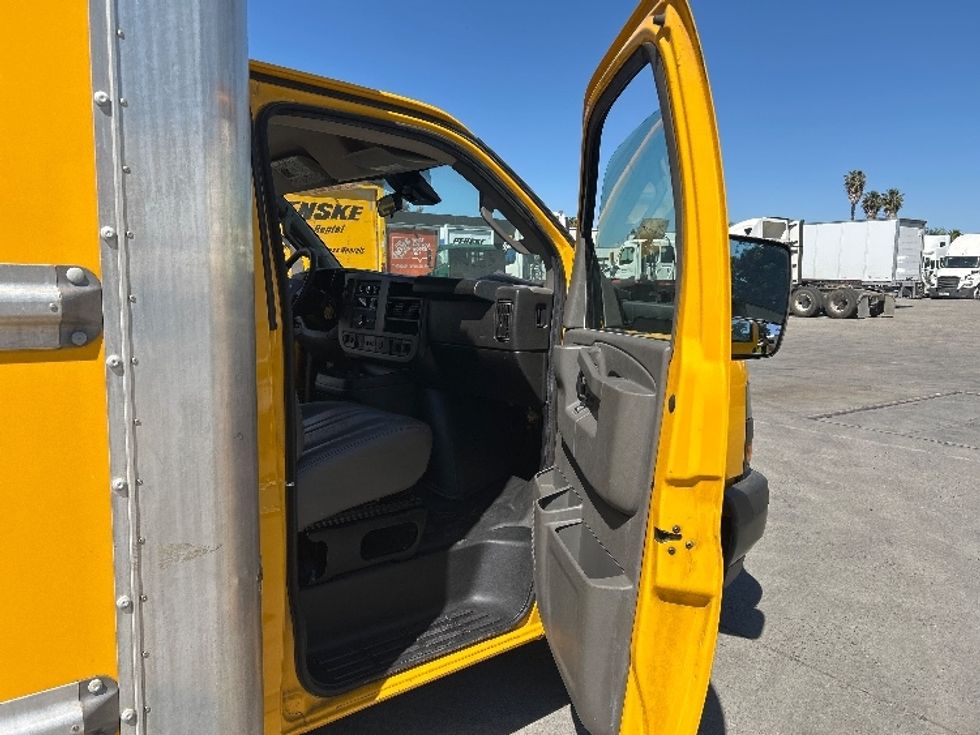 Light Duty Box Truck-Light and Medium Duty Trucks-GMC-2022-Savana G33903-Fontana-CA-104,635\n\t\tmiles-$ 28,250 - Image 20
