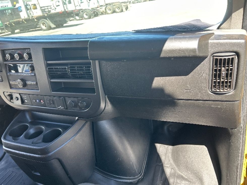 Light Duty Box Truck-Light and Medium Duty Trucks-GMC-2022-Savana G33903-Fontana-CA-104,635\n\t\tmiles-$ 28,250 - Image 21