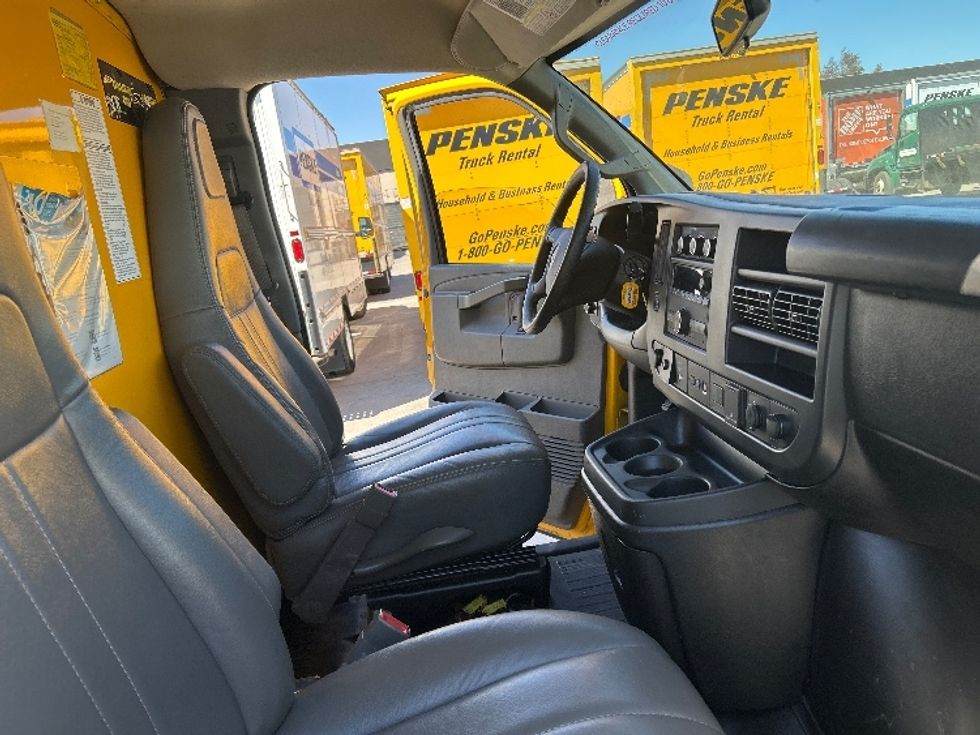 Light Duty Box Truck-Light and Medium Duty Trucks-GMC-2022-Savana G33903-Fontana-CA-104,635\n\t\tmiles-$ 28,250 - Image 22