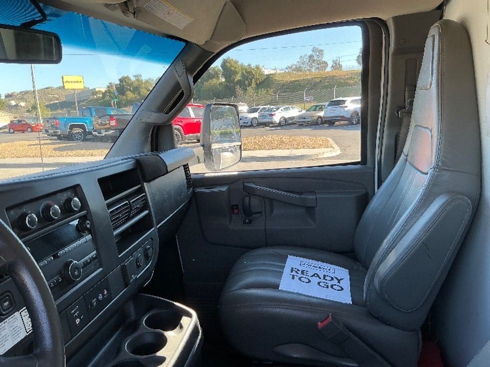 Light Duty Box Truck-Light and Medium Duty Trucks-GMC-2022-Savana G33903-Fontana-CA-105,652\n\t\tmiles-$ 32,250 - Image 19