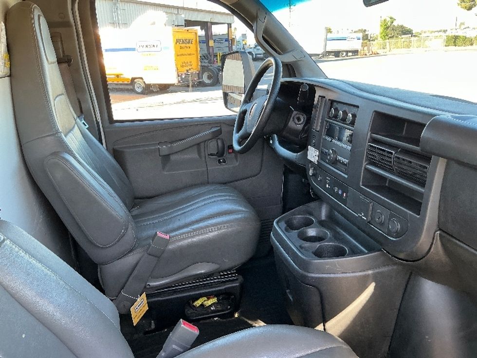 Light Duty Box Truck-Light and Medium Duty Trucks-GMC-2022-Savana G33903-Fontana-CA-105,652\n\t\tmiles-$ 32,250 - Image 22